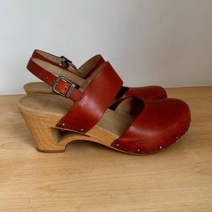 DANSKO 11 brown leather clogs